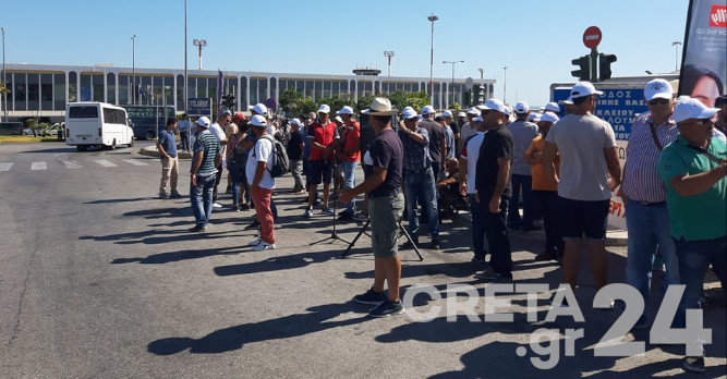 Ηράκλειο: Συλλαλητήριο συμπαράστασης στους οδηγούς τουριστικών λεωφορείων