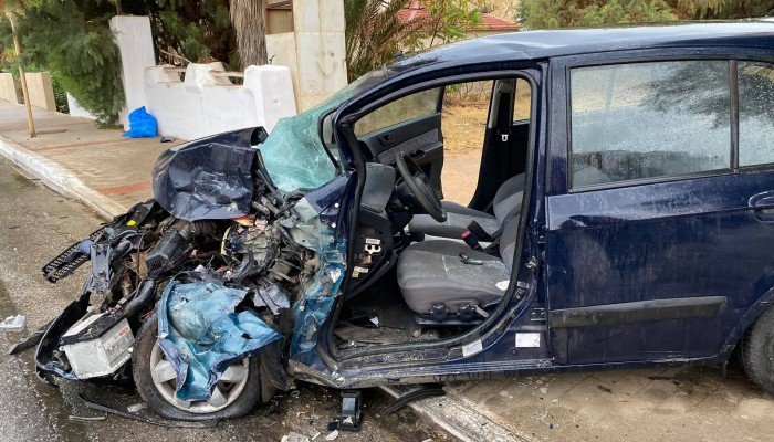 Εγκλωβίστηκε γυναίκα σε τροχαίο στα Χανιά (φωτο)