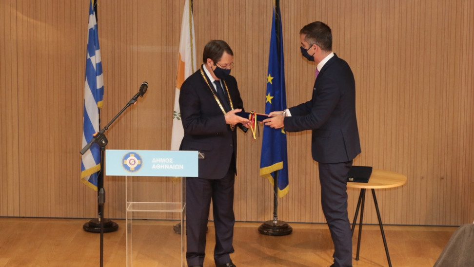 Στον πρόεδρο Αναστασιάδη το Χρυσό Μετάλλιο Αξίας του δήμου Αθηναίων