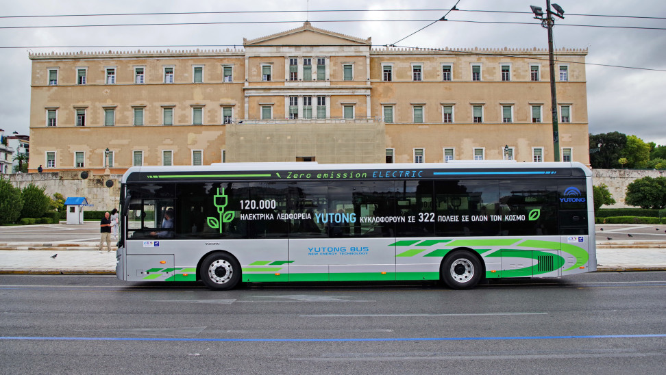 Το πρώτο δρομολόγιο ηλεκτρικού λεωφορείου με επιβάτες στην Αθήνα (φωτο)