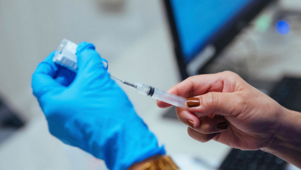 Εμβόλια mRNA-Κορωνοϊός: Οι πιο συχνές παρενέργειες, η δεύτερη δόση, χρησιμες συμβουλές