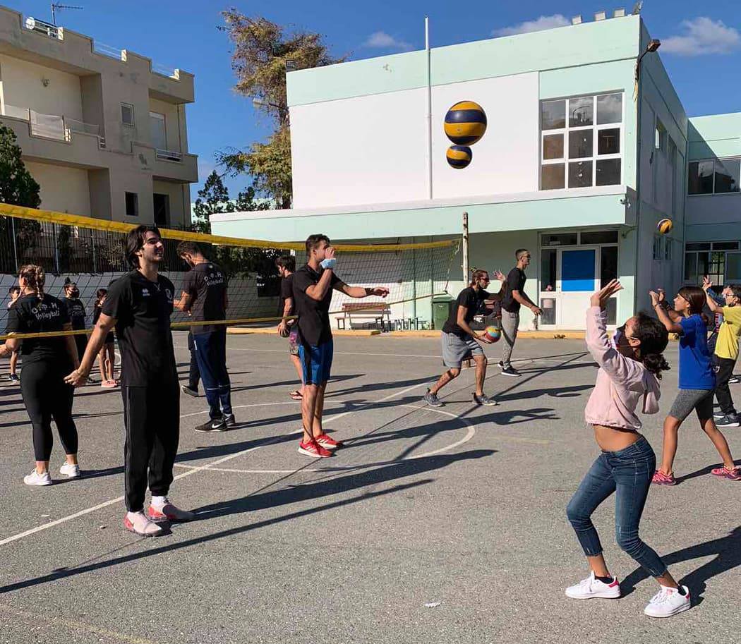 Το βόλει του ΟΦΗ στα σχολεία-Θερμή υποδοχή (ΦΩΤΟΓΡΑΦΙΕΣ)