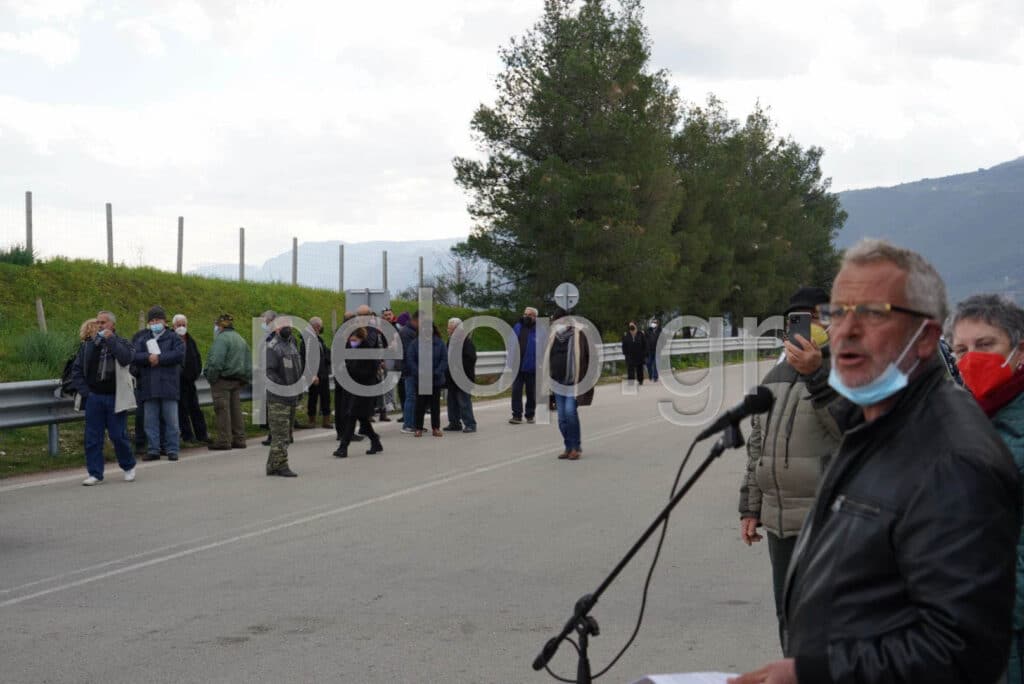 Αχαΐα: Την παλιά εθνική οδό Πατρών - Αθηνών έκλεισαν οι αγρότες του Αιγίου - ΦΩΤΟ