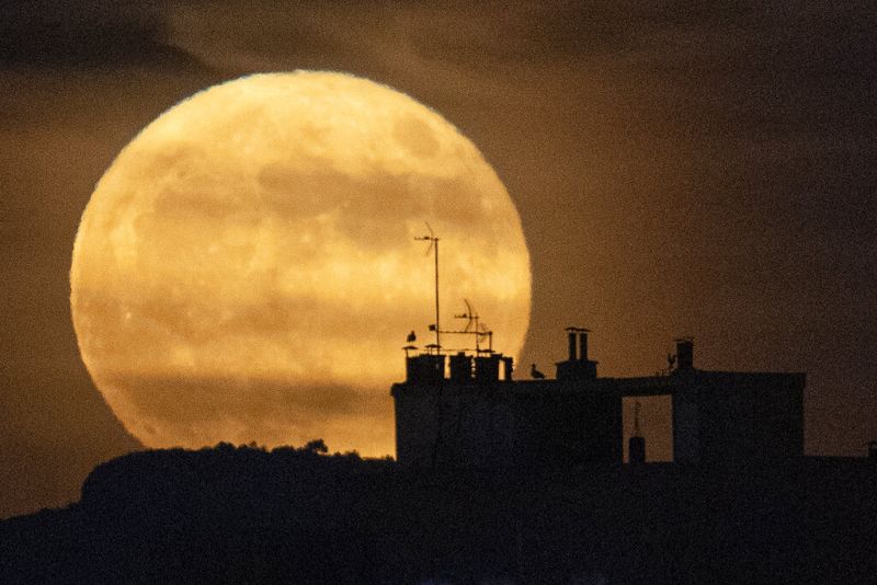 Πανσέληνος στη Μασσαλία