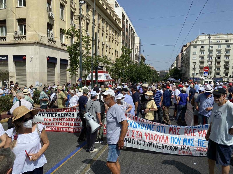 συνταξιουχοι