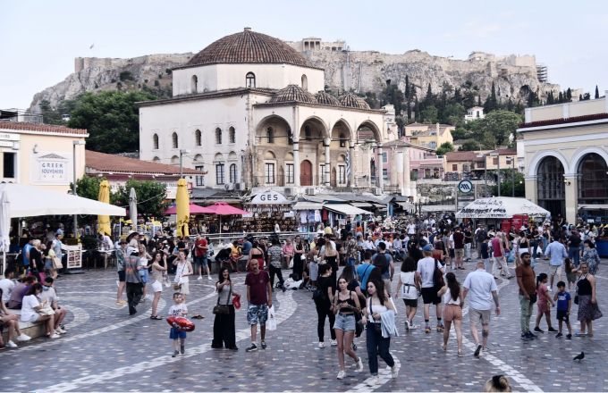 Έκρηξη κρουσμάτων στις ηλικίες 18-24 - Στο «κόκκινο» Αττική, Κρήτη και νησιά Ιονίου-Νοτίου Αιγαίου