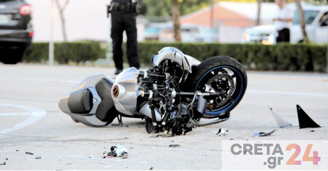 τροχαίο, Μηχανή συγκρούστηκε με ταξί, Νεκρός 33χρονος μοτοσικλετιστής, Μηχανή συγκρούστηκε με αυτοκίνητο, αναστροφή, Μηχανάκι «σφηνώθηκε» κάτω από αυτοκίνητο