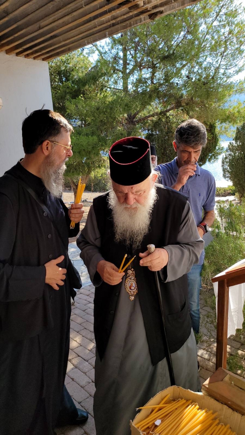 Ο Αρχιεπίσκοπος Ιερώνυμος στη νήσο Άμπελο