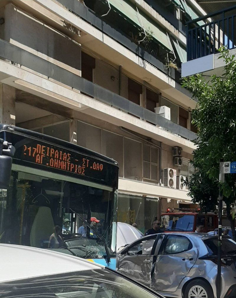 Τροχαίο με τραυματίες στον Πειραιά 