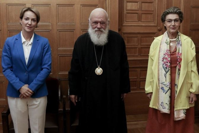 Δωρεά ηλεκτρικού αυτοκινήτου στην Αρχιεπισκοπή