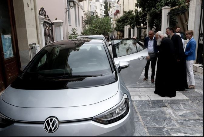 Δωρεά ηλεκτρικού αυτοκινήτου στην Αρχιεπισκοπή