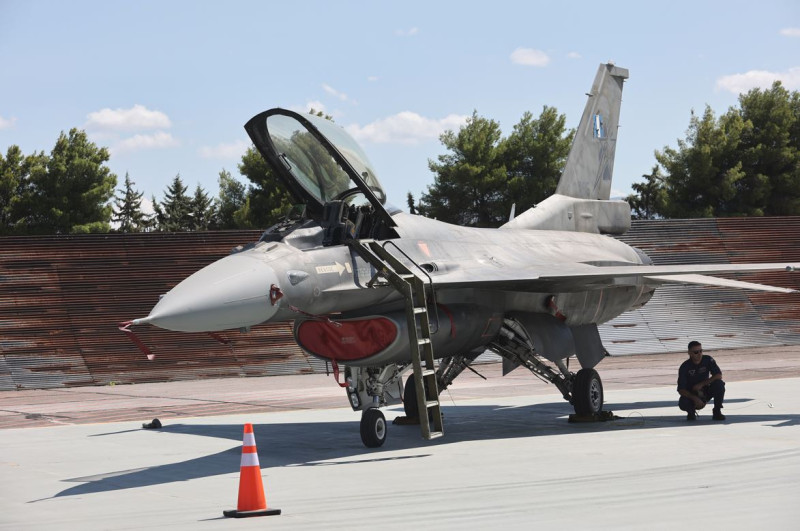 F16