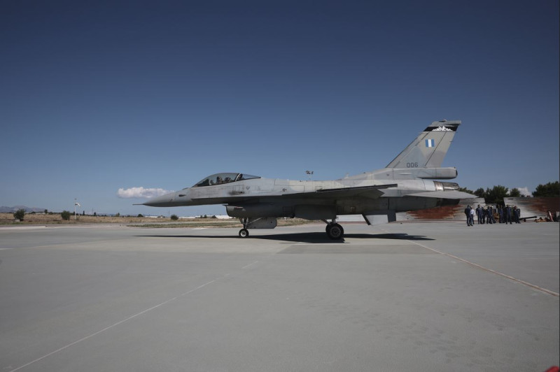 F16