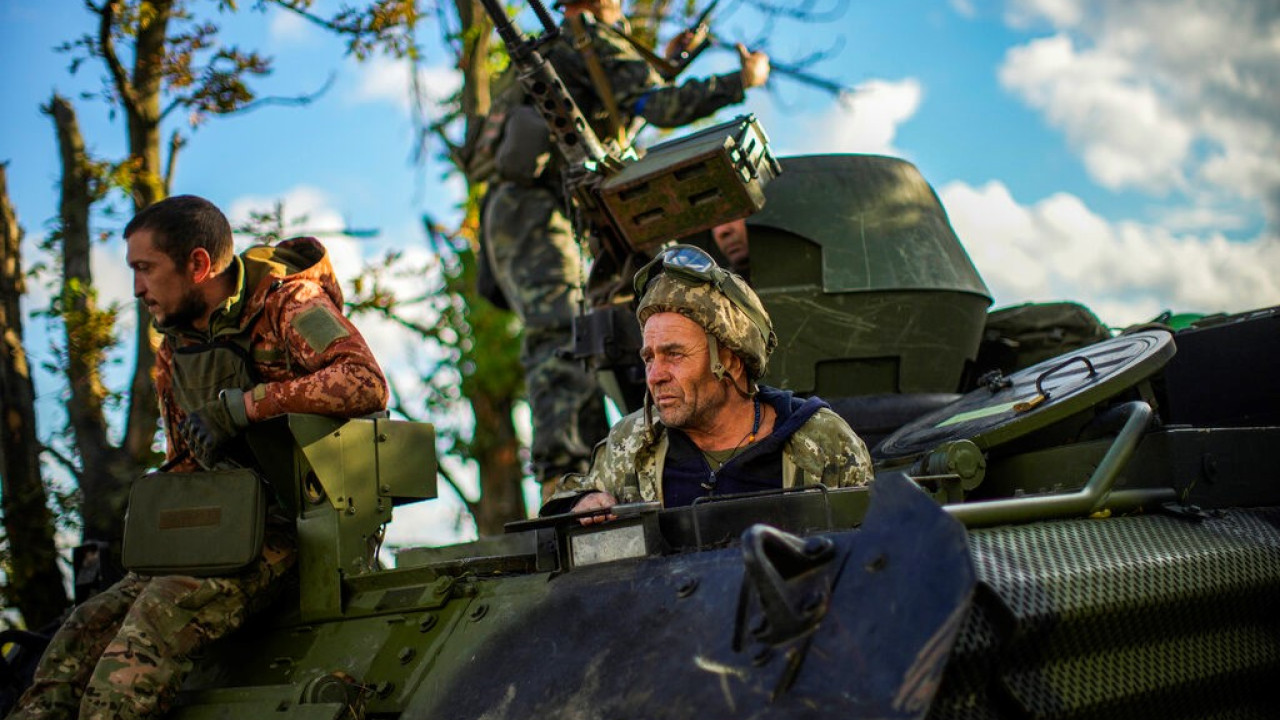 Το Κίεβο εγγυάται «τη ζωή και την ασφάλεια» των Ρώσων στρατιωτών που θα παραδοθούν
