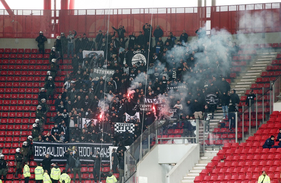 Ολυμπιακός-ΟΦΗ: Οι οπαδοί των Κρητικών στο Καραϊσκάκη