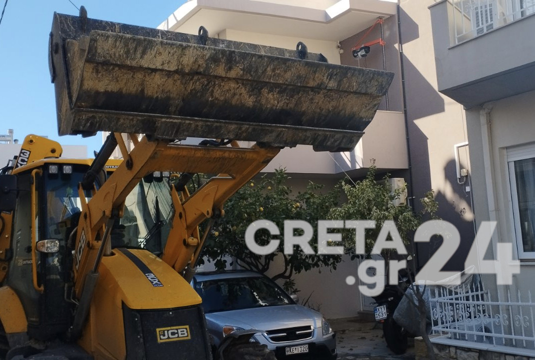 Ηράκλειο: Απομακρύνθηκε ακόμη ένα επικίνδυνο δέντρο