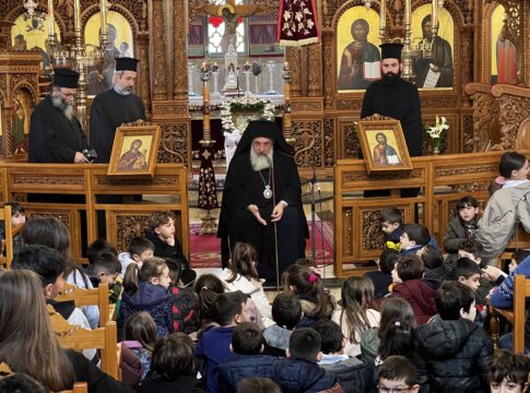 Μικροί μαθητές παρακολούθησαν τους Χαιρετισμούς – Τι είπε στα παιδιά ο Αρχιεπίσκοπος Κρήτης