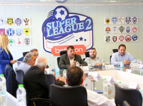 Super League 2: Παραιτήθηκε ο Λεουτσάκος, σέντρα ξανά στις 11 Μαρτίου