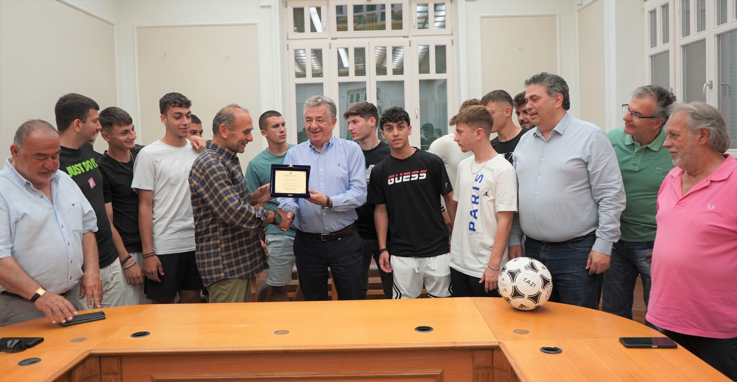 Συγχαρητήρια από τον Περιφερειάρχη Κρήτης στην ομάδα ποδοσφαίρου του γενικού λυκείου Γαζίου