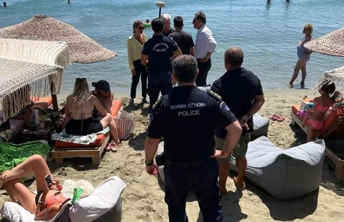Κίνημα της πετσέτας: Έφοδος των αρχών και στις παραλίες της Τήνου | ΣΚΑΪ