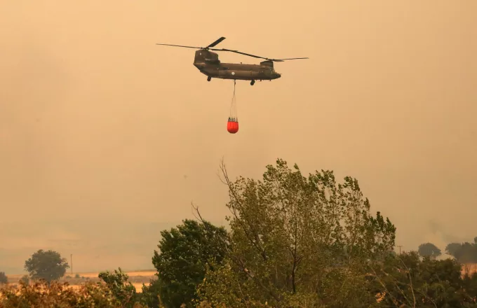 Μάχη με τις φλόγες για 6η μέρα στον Έβρο: Προσπαθούν να διασώσουν άκαυτα τμήματα στη Δαδιά | ΣΚΑΪ
