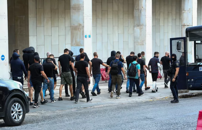 Νέα Φιλαδέλφεια: Πατέρας συλληφθέντα για τα αιματηρά επεισόδια μιλά στην κροατική TV