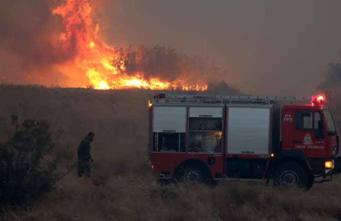 Πύρινα μέτωπα στην Ελλάδα: 104 πυρκαγιές - Πού υπάρχουν αναζωπυρώσεις | ΣΚΑΪ