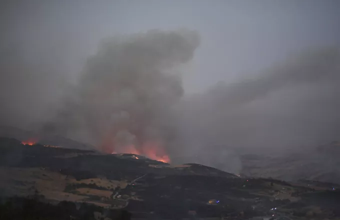 Πυρκαγιές σε πολλά σημεία της Σικελίας- Κλειστό το αεροδρόμιο Τράπανι