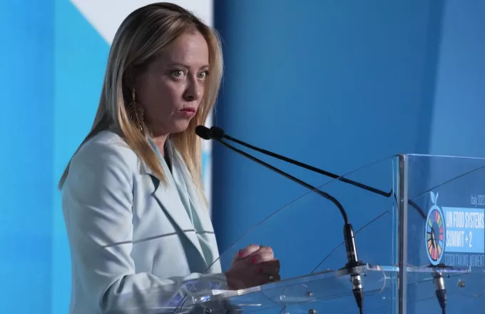 Μελόνι: Πώς δικαιολόγησε τις δηλώσεις του συντρόφου της για τον βιασμό | ΣΚΑΪ