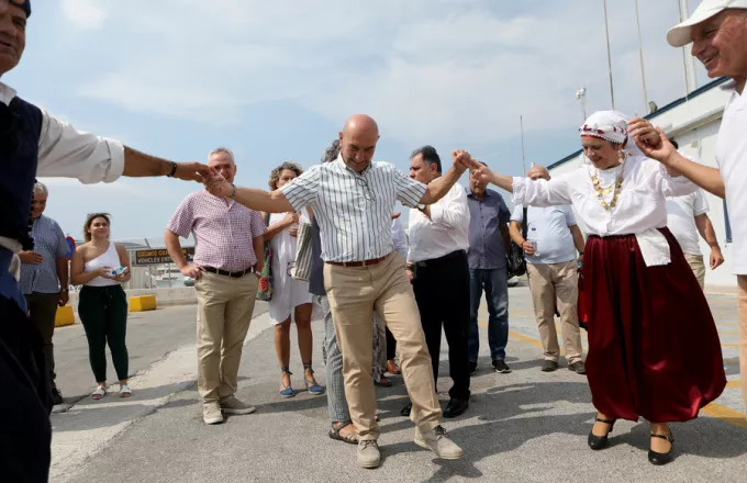 Συμφωνία ειρήνης και φιλίας υπέγραψαν οι δήμαρχοι Μυτιλήνης και Σμύρνης | ΣΚΑΪ