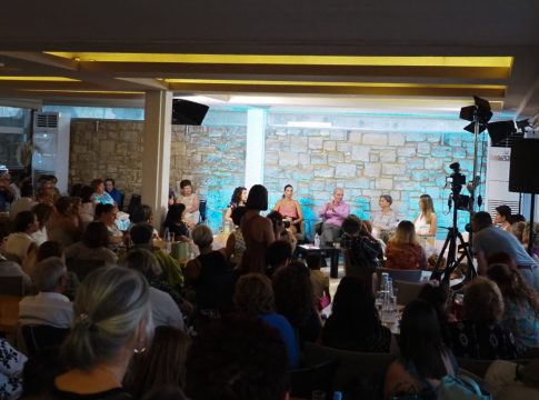 Το αδιαχώρητο στην εκδήλωση του Αλέξη Καλοκαιρινού στο Μαρίνα