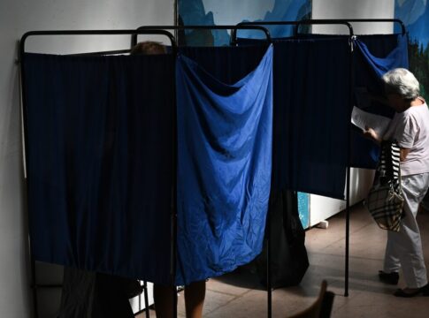 Αυτοδιοικητικές εκλογές: Στο 32,1% η συμμετοχή έως τις 14:30 – Ψήφισαν 2.133.692 πολίτες