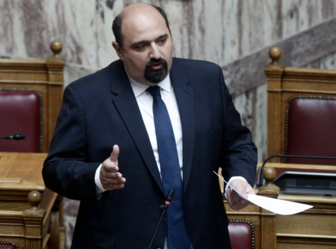 Χρ. Τριαντόπουλος στη Βουλή: Η Εθνική Αρχή Διαφάνειας πραγματοποιεί έλεγχο για την αξιοποίηση των οικίσκων στο Αρκαλοχώρι