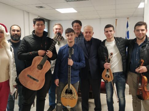 Κάλαντα και ευχές στον Δήμαρχο Ηρακλείου Βασίλη Λαμπρινό