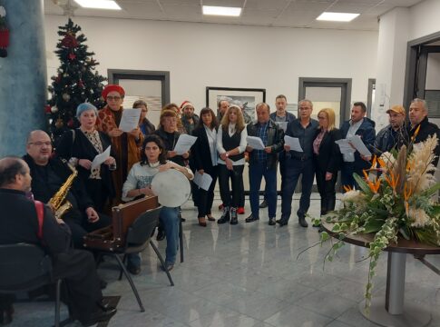 Κάλαντα στο Δήμαρχο Πλατανιά, Μαλανδράκη Ιωάννη, από τους μαθητές και καθηγητές του Εσπερινού ΕΠΑΛ Πλατανιά