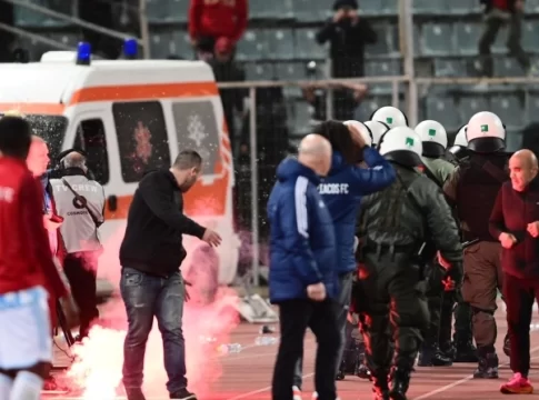 Βόλος – Ολυμπιακός: Επεισόδια των οπαδών του Ολυμπιακού με την Αστυνομία