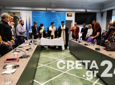 Αγιασμός και κοπή πίτας στο Δημοτικό Συμβούλιο Χανίων (εικόνες)