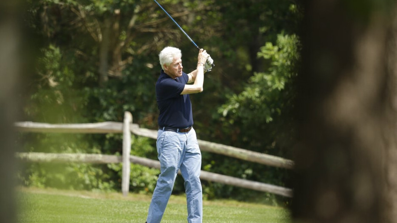 Bill Clinton: Πρώτη δημόσια εμφάνιση μετά τη λίστα του Επστάιν