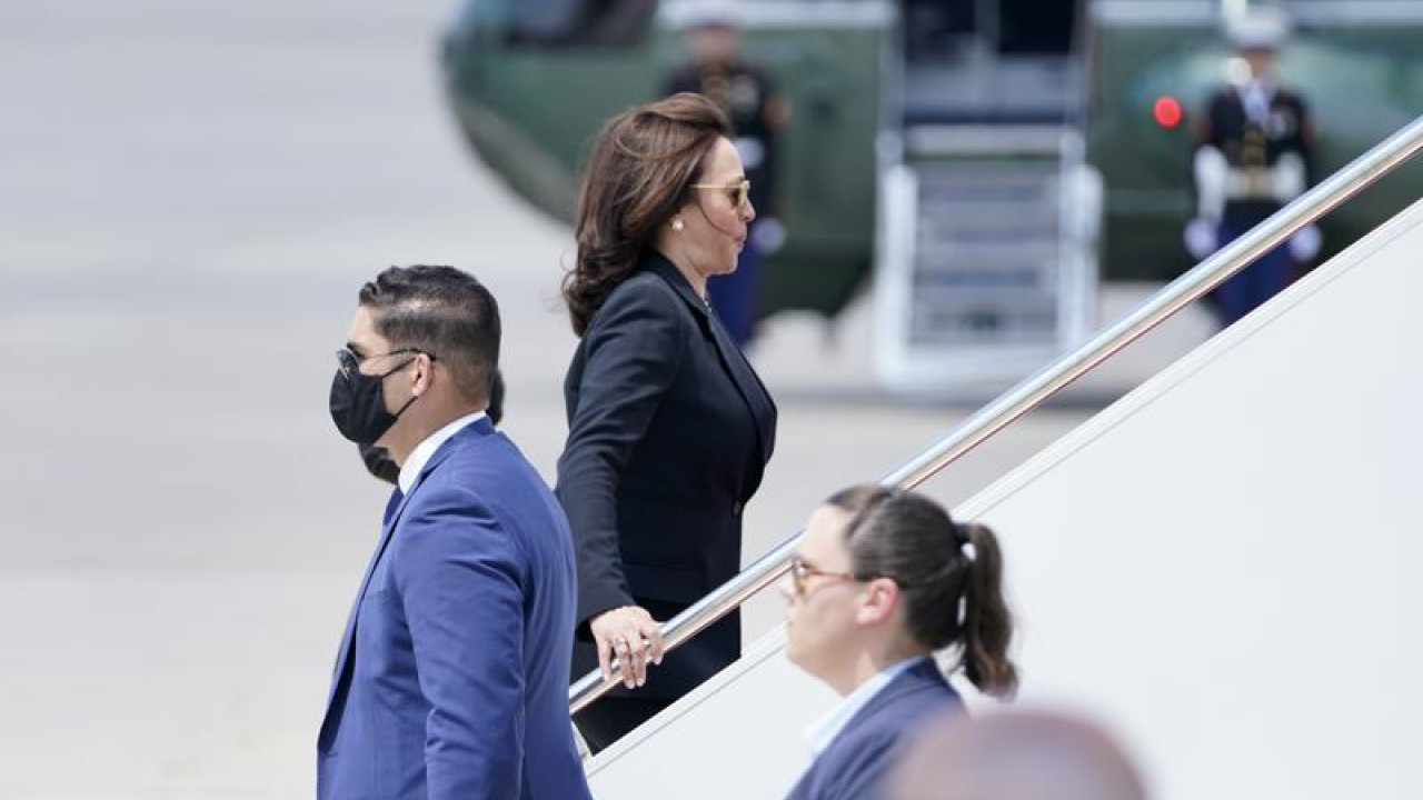 ΗΠΑ: Το αεροσκάφος της αντιπροέδρου Χάρις εξετράπη εξαιτίας κακοκαιρίας