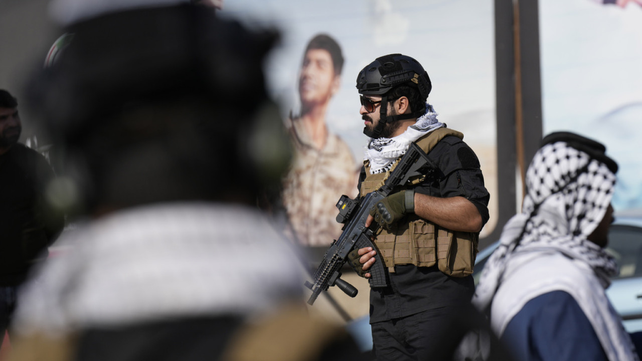 Ιράκ: Η οργάνωση Κατάεμπ Χαζμπολάχ ανακοίνωσε ότι αναστέλλει τις επιθέσεις σε αμερικανικούς στόχους