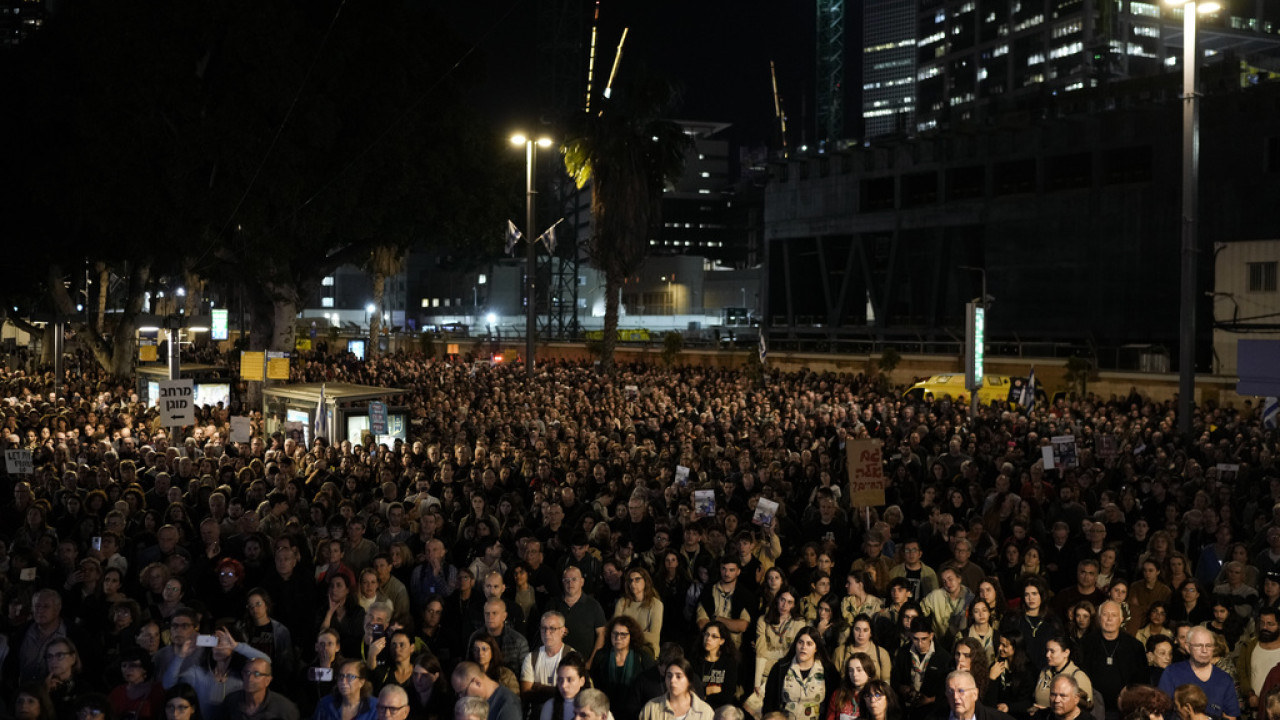 Ισραήλ: Δεκάδες χιλιάδες διαδηλωτές ζήτησαν την παραίτηση του πρωθυπουργού