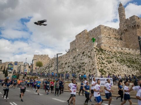 Κανονικά ο ετήσιος μαραθώνιος της Ιερουσαλήμ, παρά τον πόλεμο