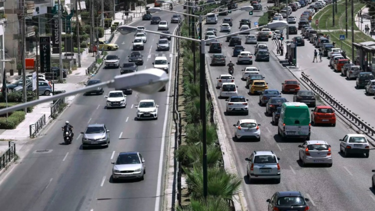 Κίνηση τώρα: Μποτιλιάρισμα λόγω τροχαίου στην άνοδο του Κηφισού