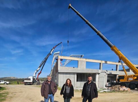 Κλειστό Γυμναστήριο Ασημίου: Ξεκίνησε η τοποθέτηση του μεταλλικού στεγάστρου