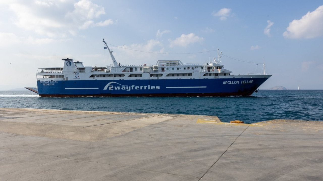 Μηχανική βλάβη στο «Απόλλων Ελλάς» πριν τον απόπλου για την Αίγινα