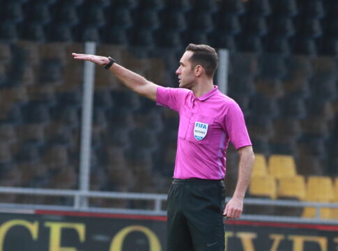 Πεντακάθαρο φάουλ υπέρ του ΟΦΗ πριν το πρώτο γκολ της ΑΕΚ (vid+pic)