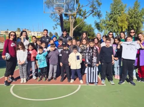 Στο Δημοτικό σχολείο Αγ. Μύρωνα Βούρος και Αποστολάκης (Video)