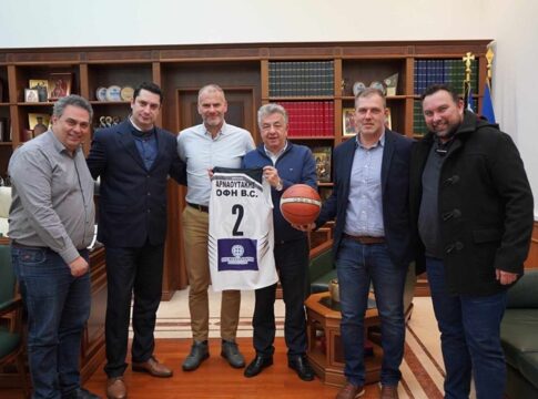 Συνάντηση Περιφερειάρχη Κρήτης με αντιπροσωπεία της ομάδας μπάσκετ του ΟΦΗ