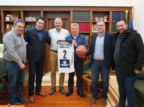 Συνάντηση Περιφερειάρχη Κρήτης με την αντιπροσωπεία της ομάδας μπάσκετ του ΟΦΗ