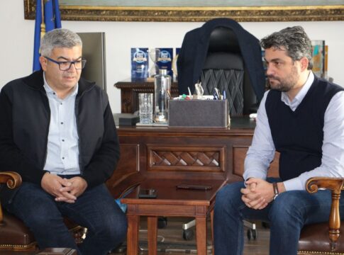 Συνάντηση Σημανδηράκη με αντιπροσωπεία του Ναυτικού Ομίλου Χανίων